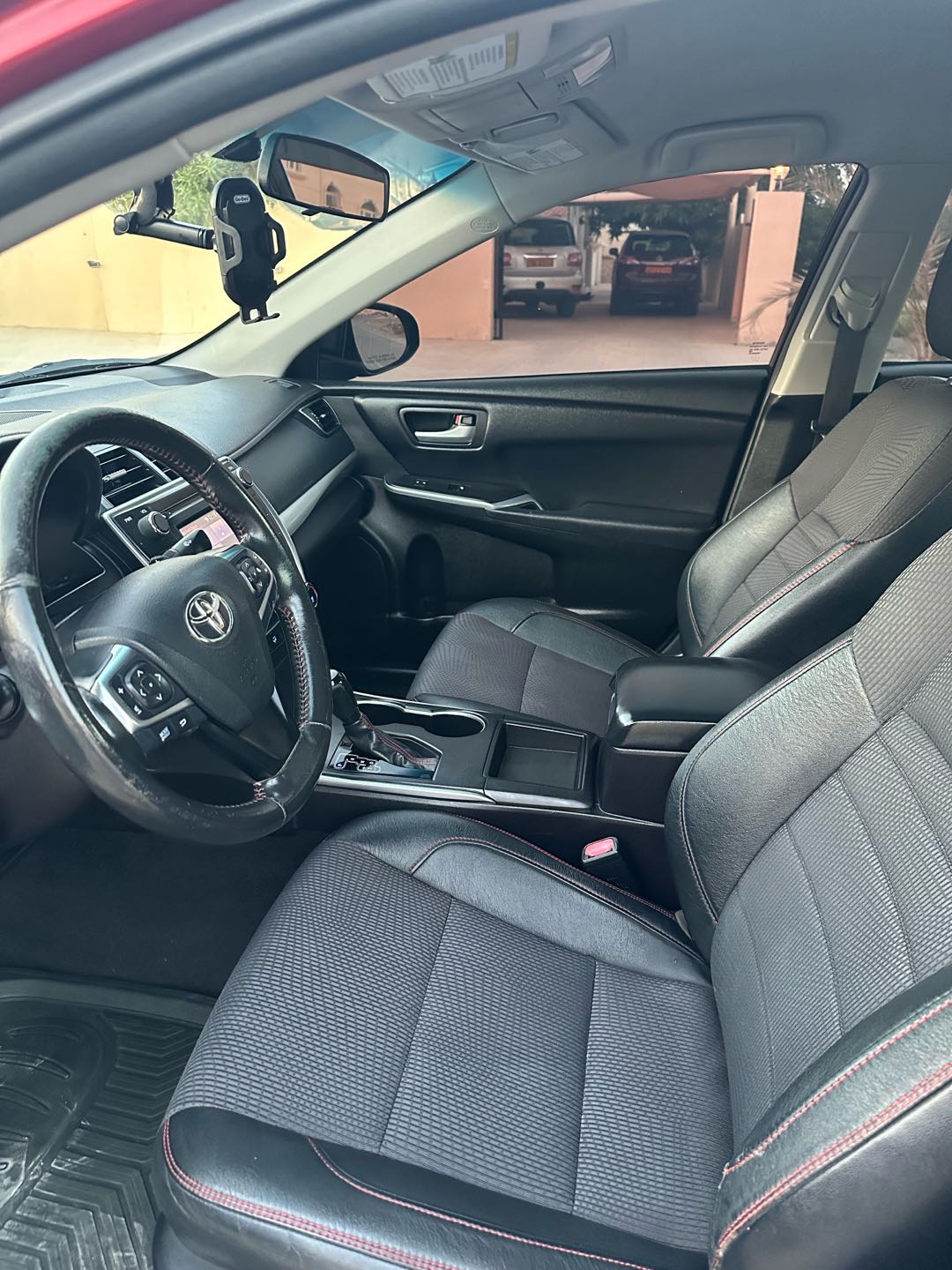 Car Image 2017 TOYOTA CAMRY SE