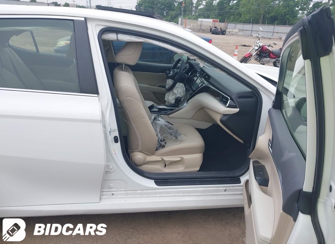 Car Image 2018 TOYOTA CAMRY
