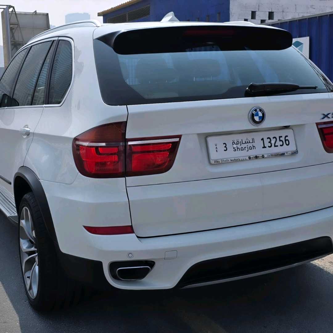 Car Image 2011 BMW X5 50
