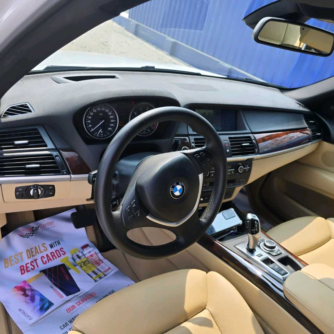 Car Image 2011 BMW X5 50