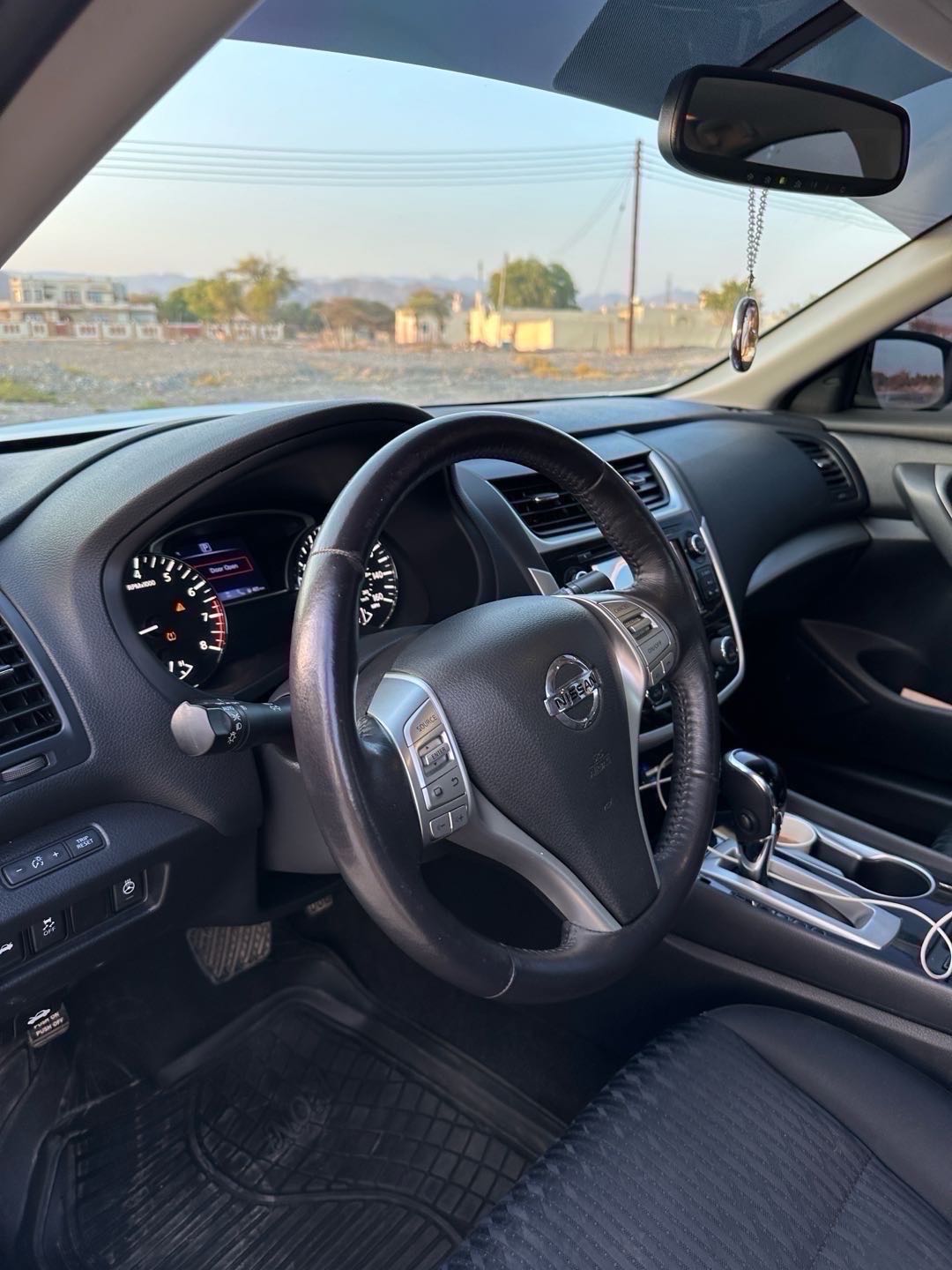 Car Image 2018 NISSAN ALTIMA SV