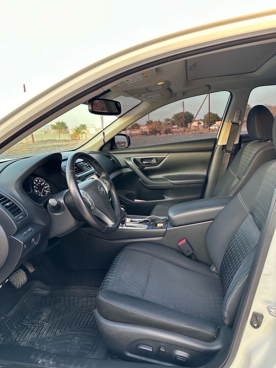 Car Image 2018 NISSAN ALTIMA SV