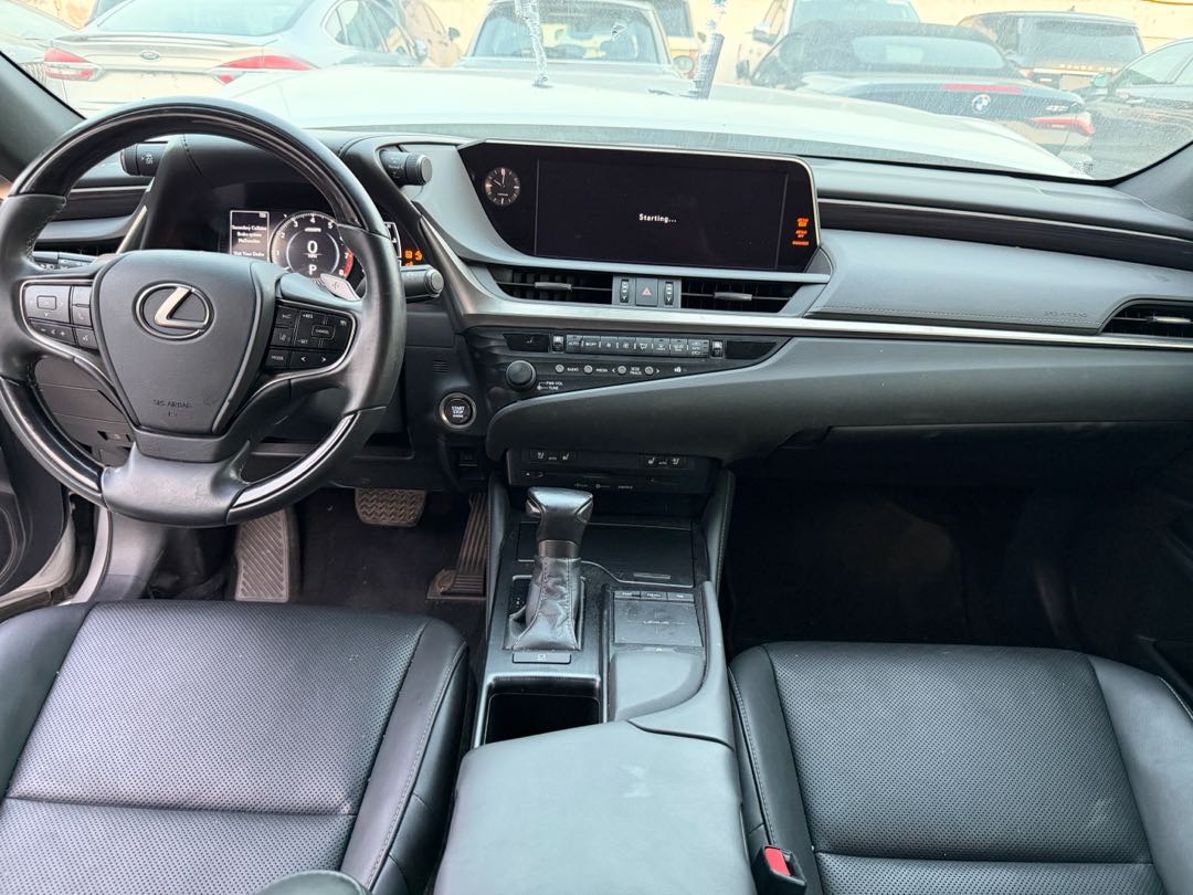 Car Image 2020 LEXUS ES
