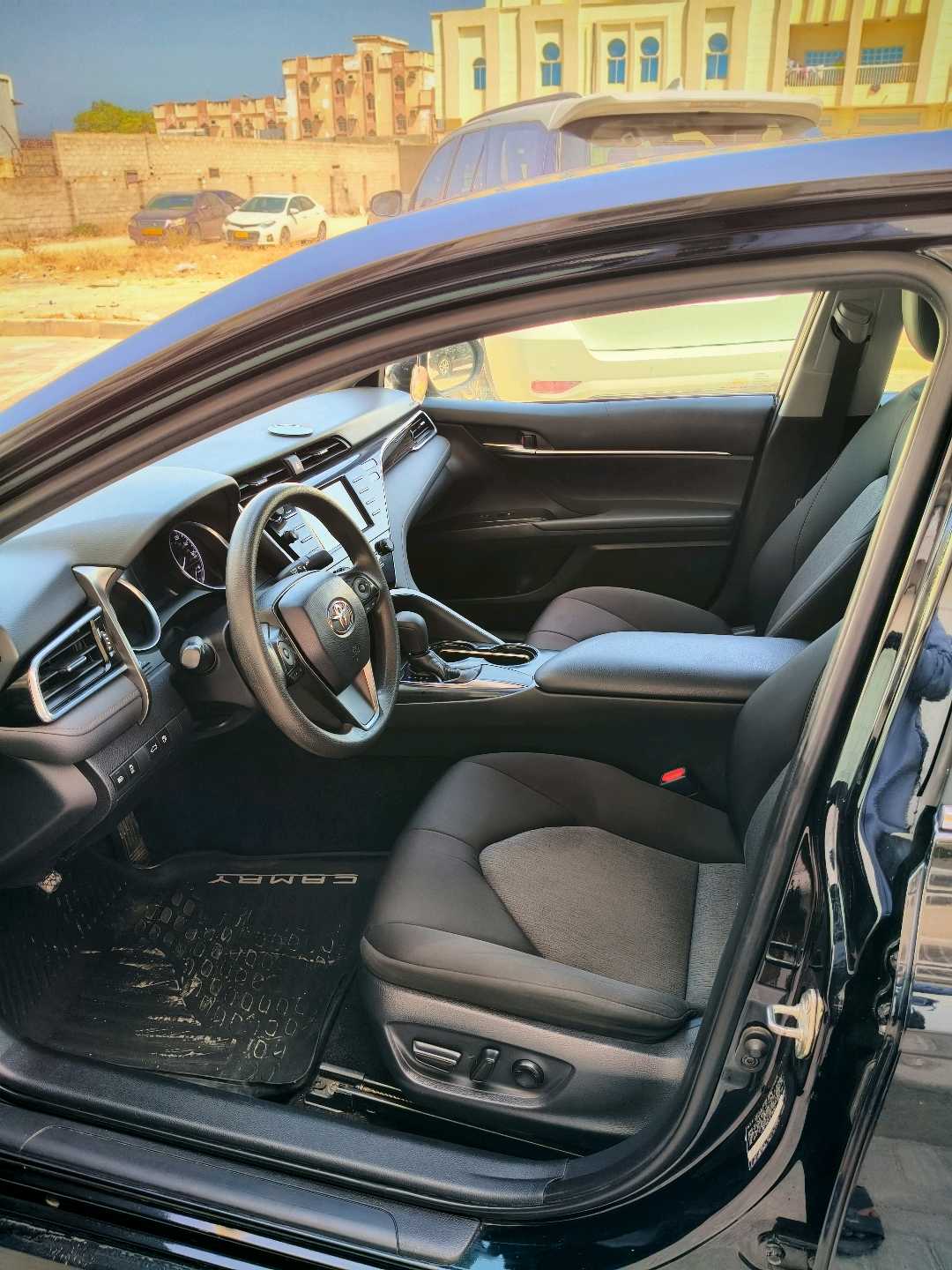 Car Image 2018 TOYOTA CAMRY LE