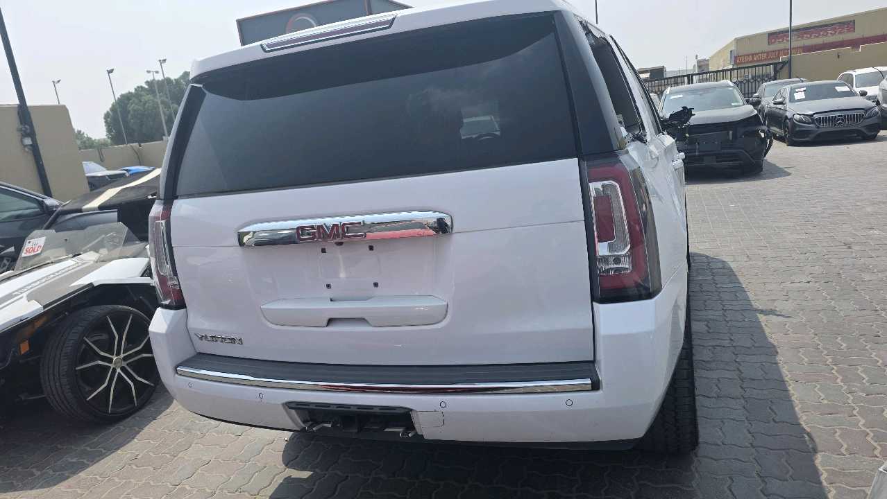 Car Image 2018 GMC YUKON