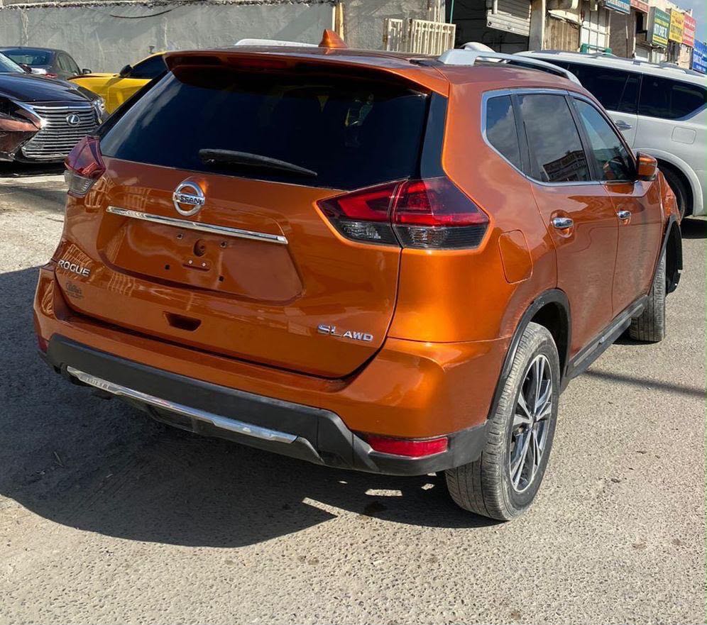 Car Image 2018 NISSAN ROGUE