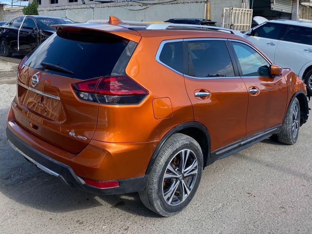 Car Image 2018 NISSAN ROGUE