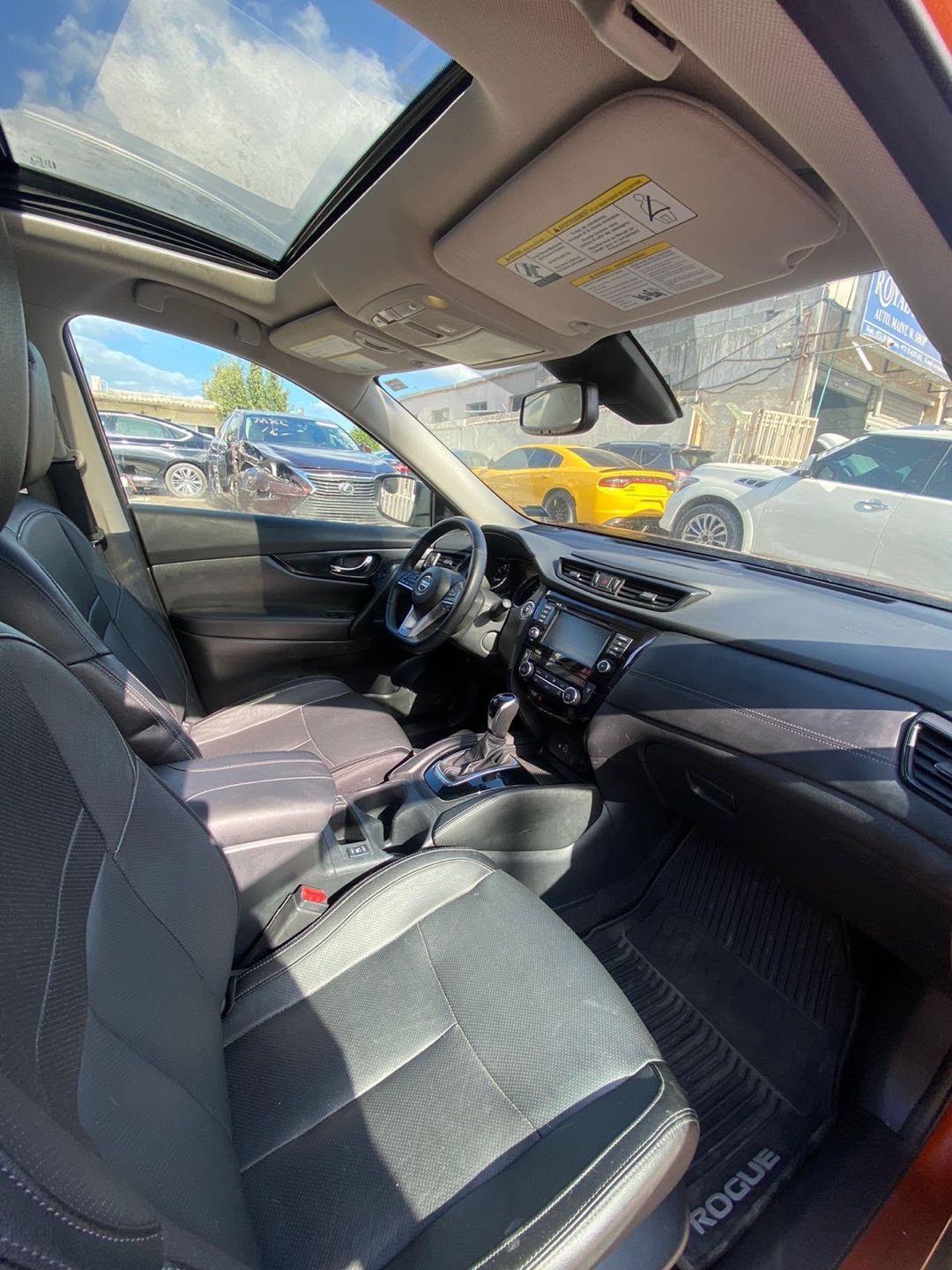 Car Image 2018 NISSAN ROGUE