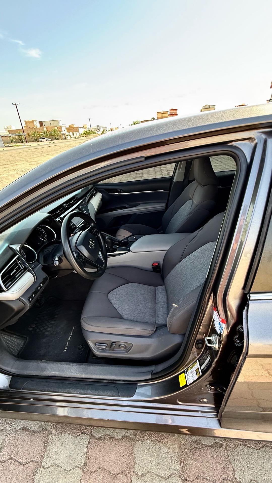 Car Image 2019 TOYOTA CAMRY LE