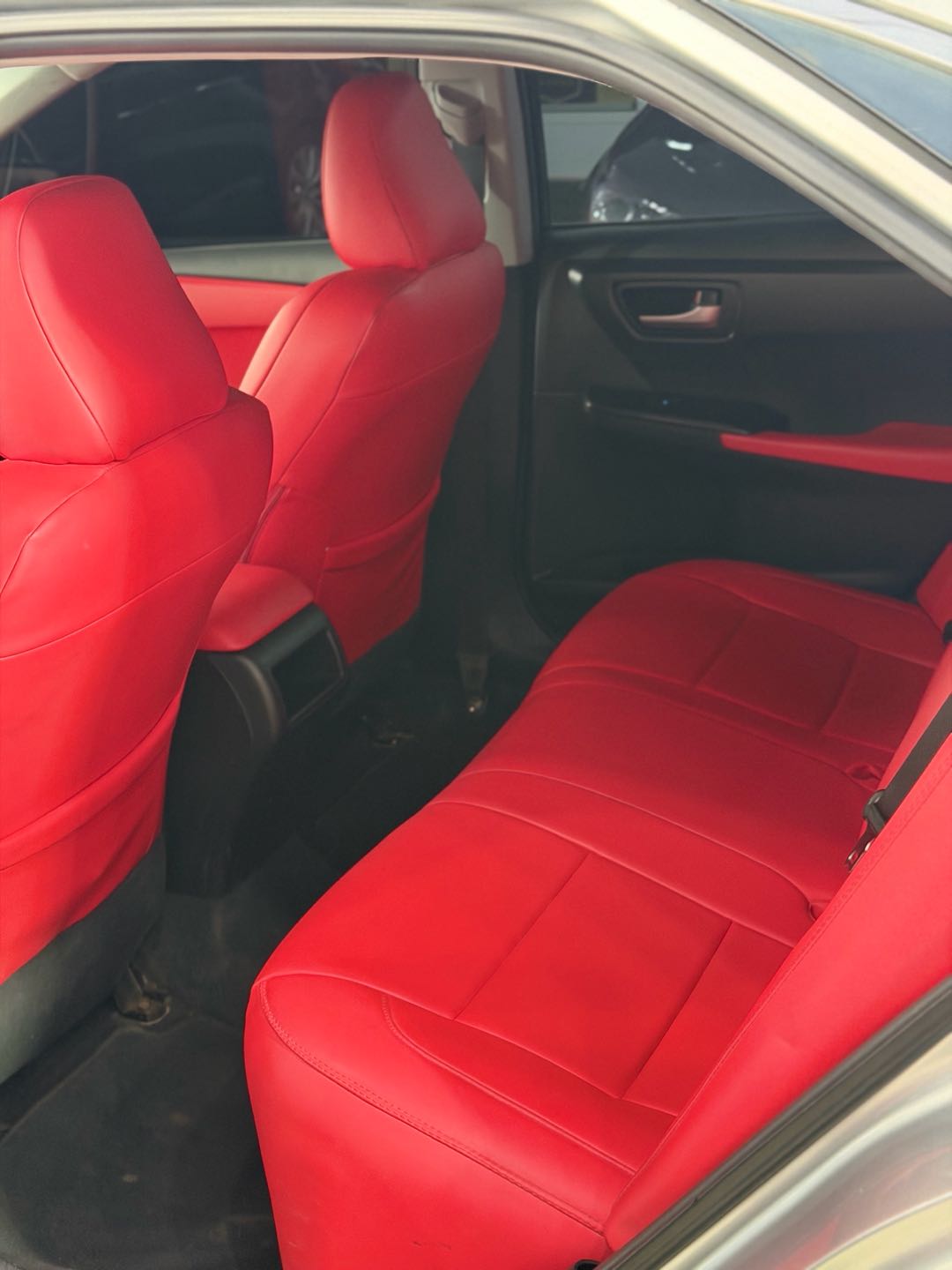 Car Image 2015 TOYOTA CAMRY SE