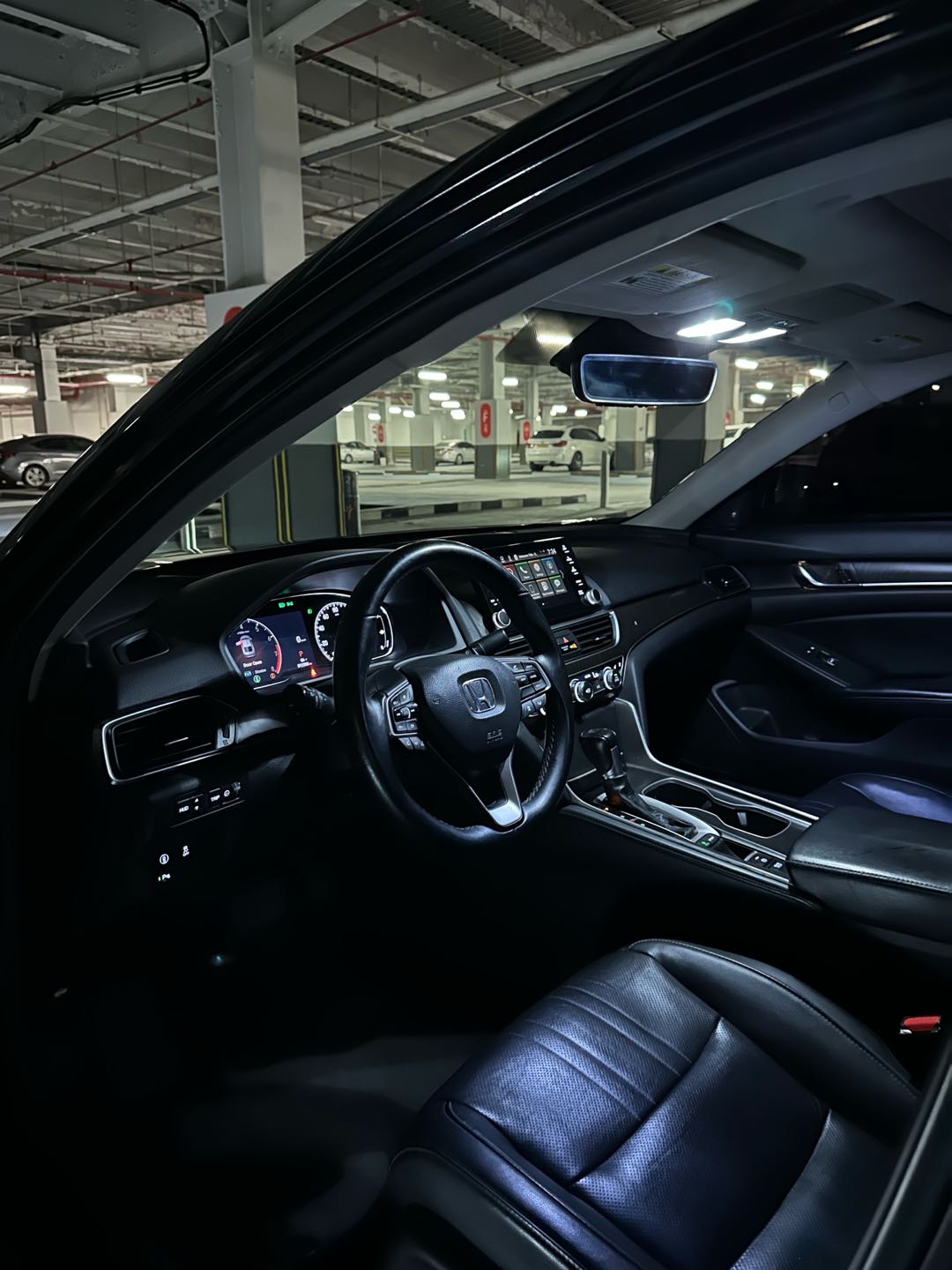 Car Image 2018 HONDA ACCORD TOURING