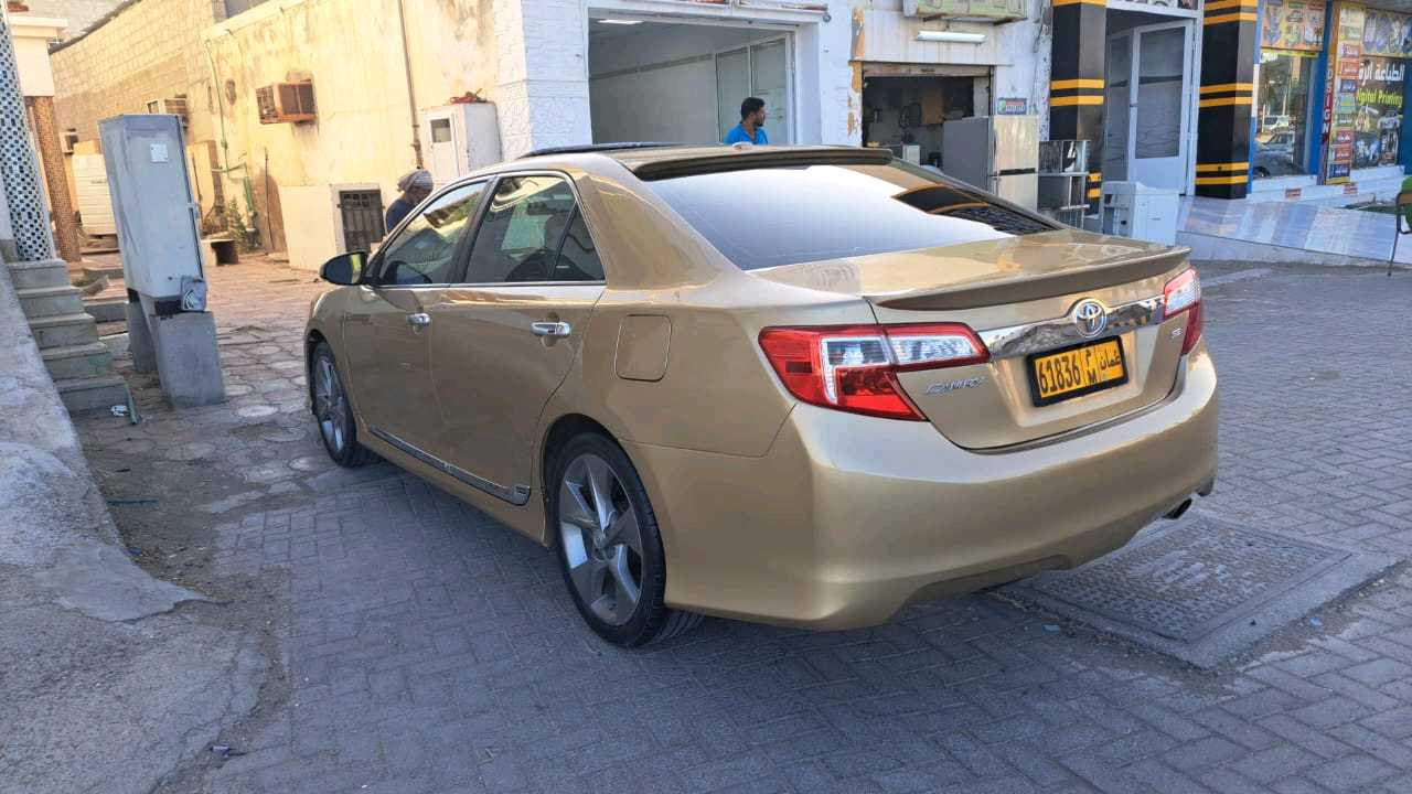 Car Image 2014 TOYOTA CAMRY SE