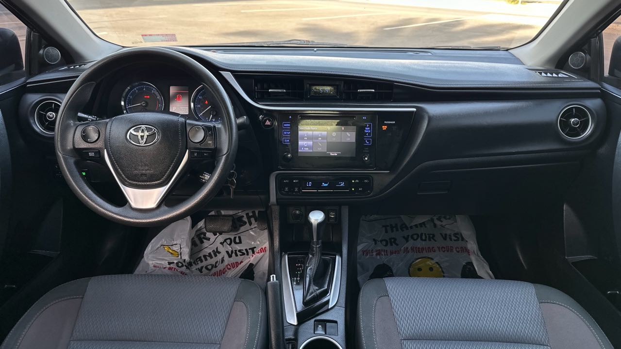 Car Image 2017 TOYOTA COROLLA LE