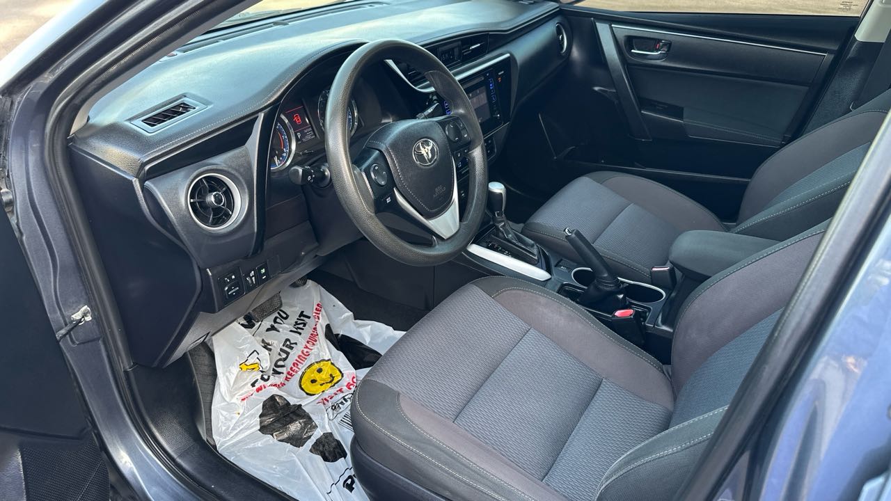 Car Image 2017 TOYOTA COROLLA LE