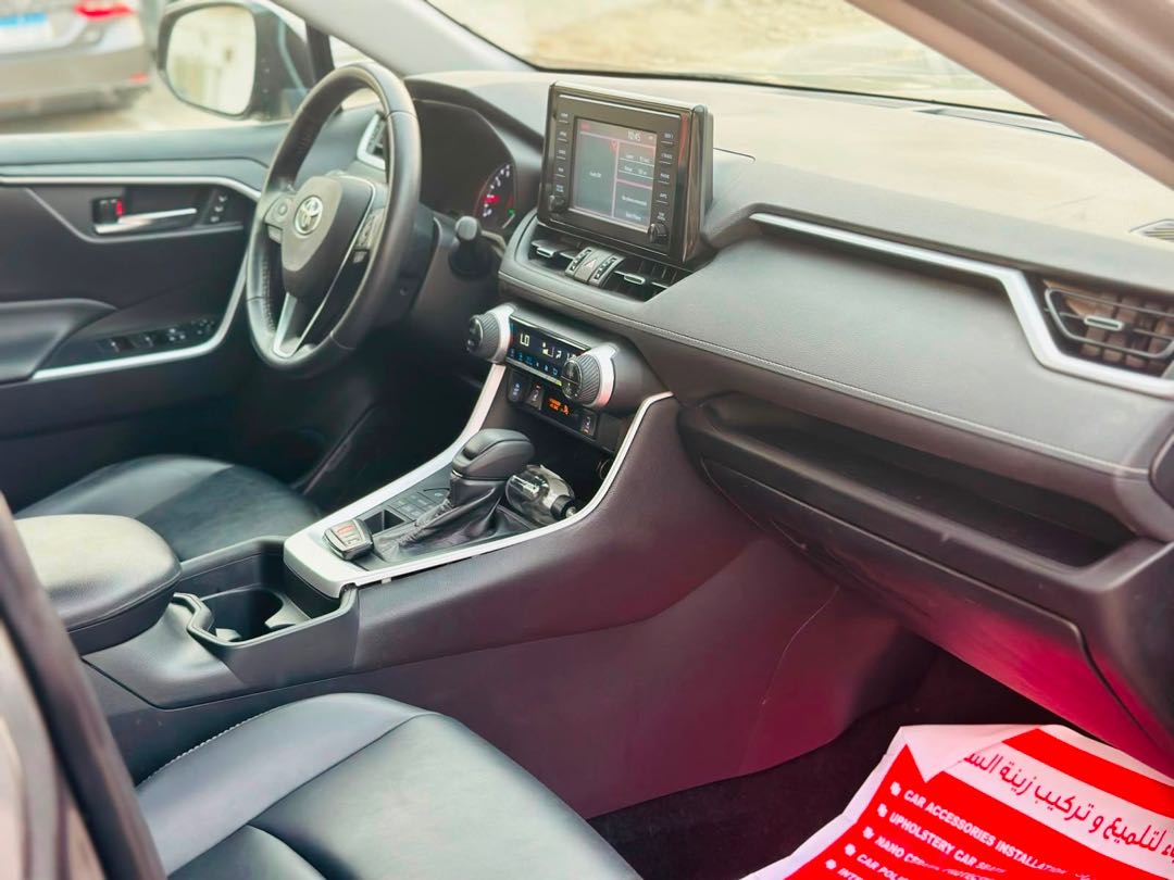 Car Image 2019 TOYOTA RAV4