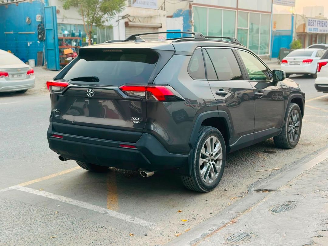 Car Image 2019 TOYOTA RAV4