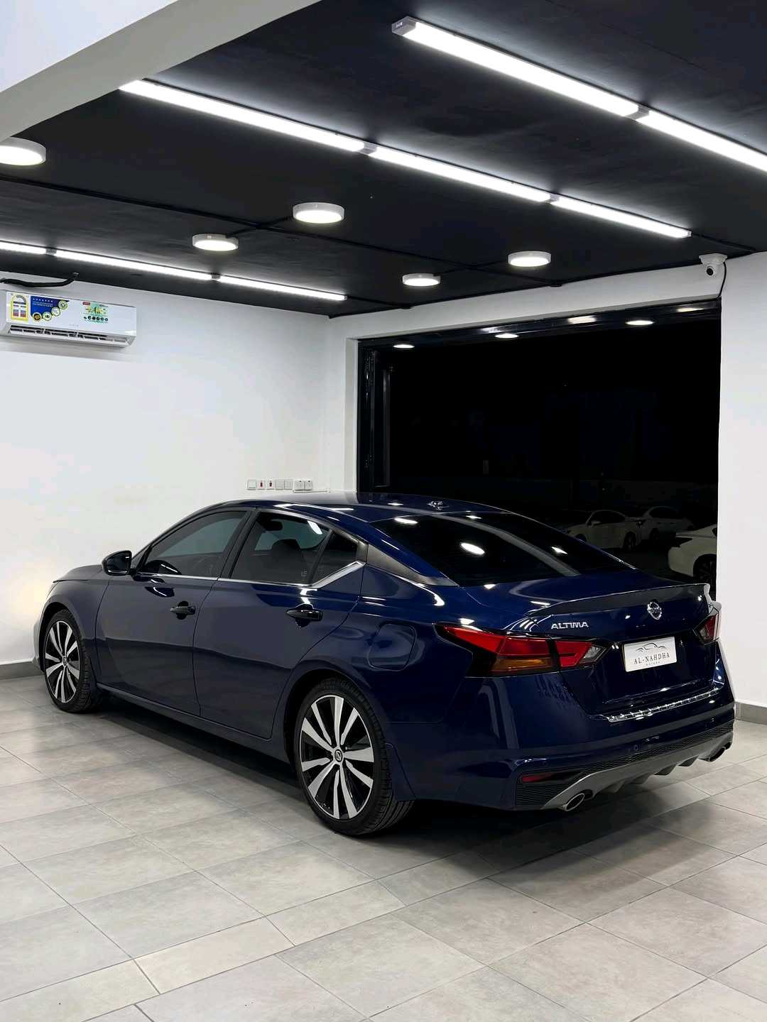Car Image 2020 NISSAN ALTIMA SR