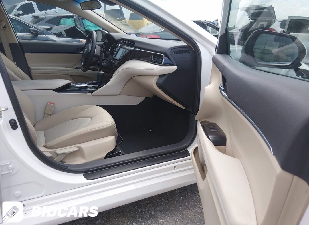 Car Image 2019 TOYOTA CAMRY