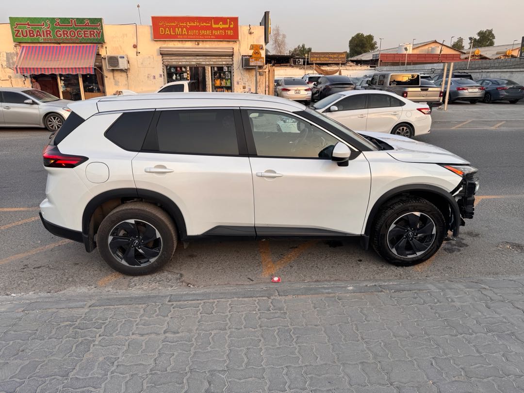 Car Image 2024 NISSAN ROGUE