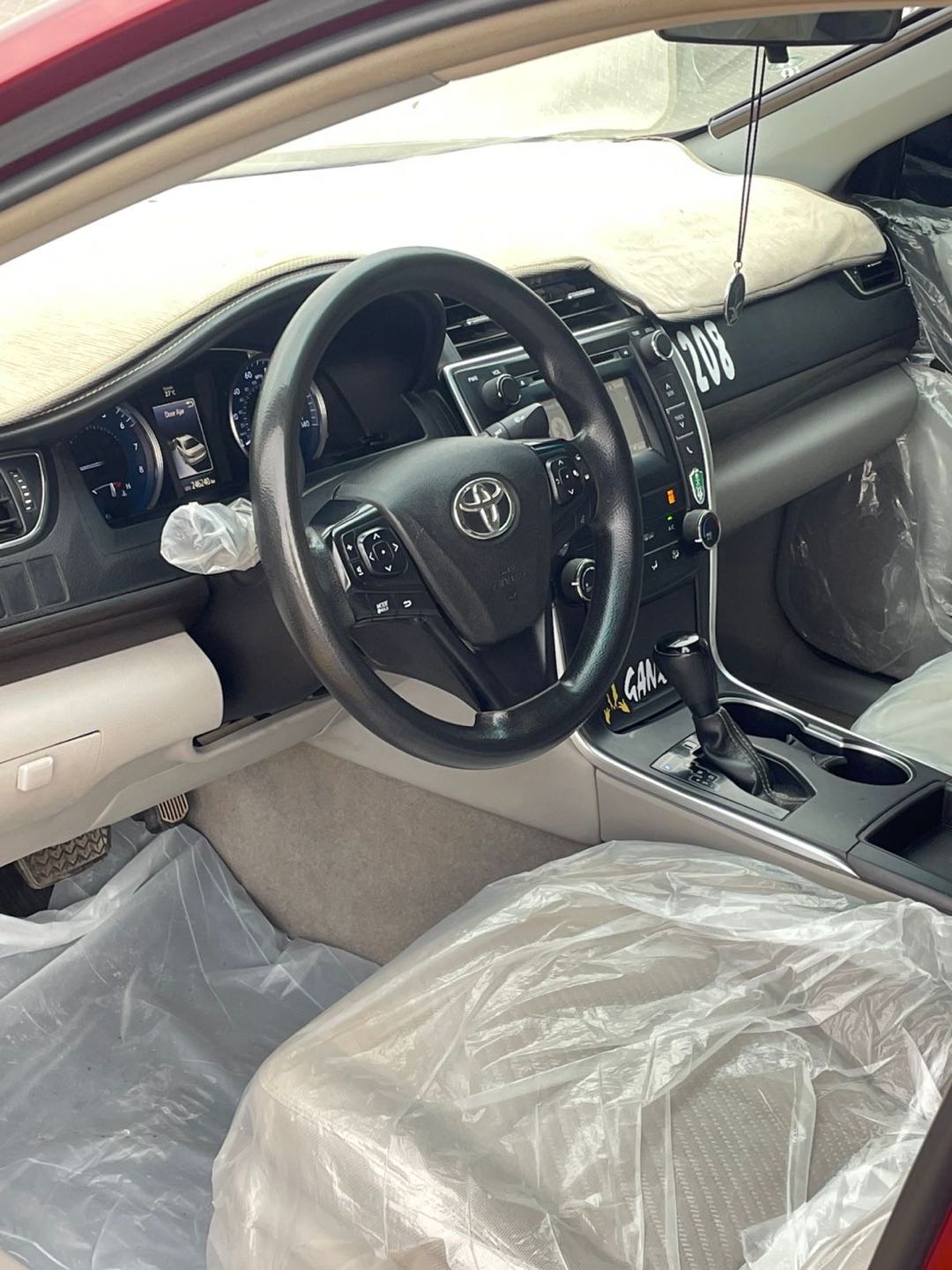 Car Image 2016 TOYOTA CAMRY LE