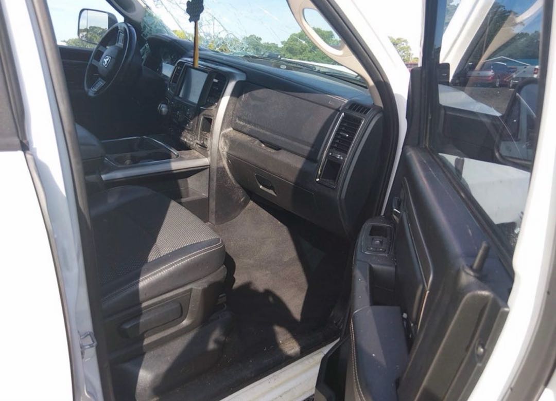 Car Image 2018 DODGE RAM