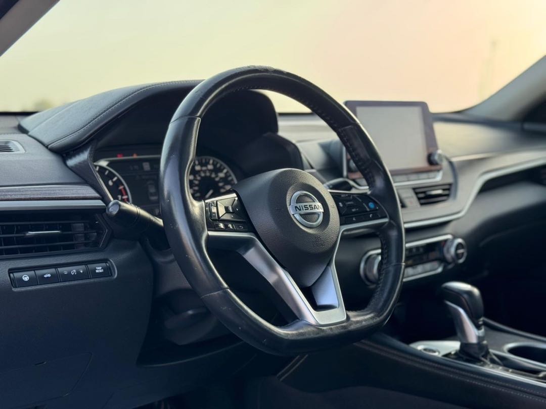 Car Image 2019 NISSAN ALTIMA SL
