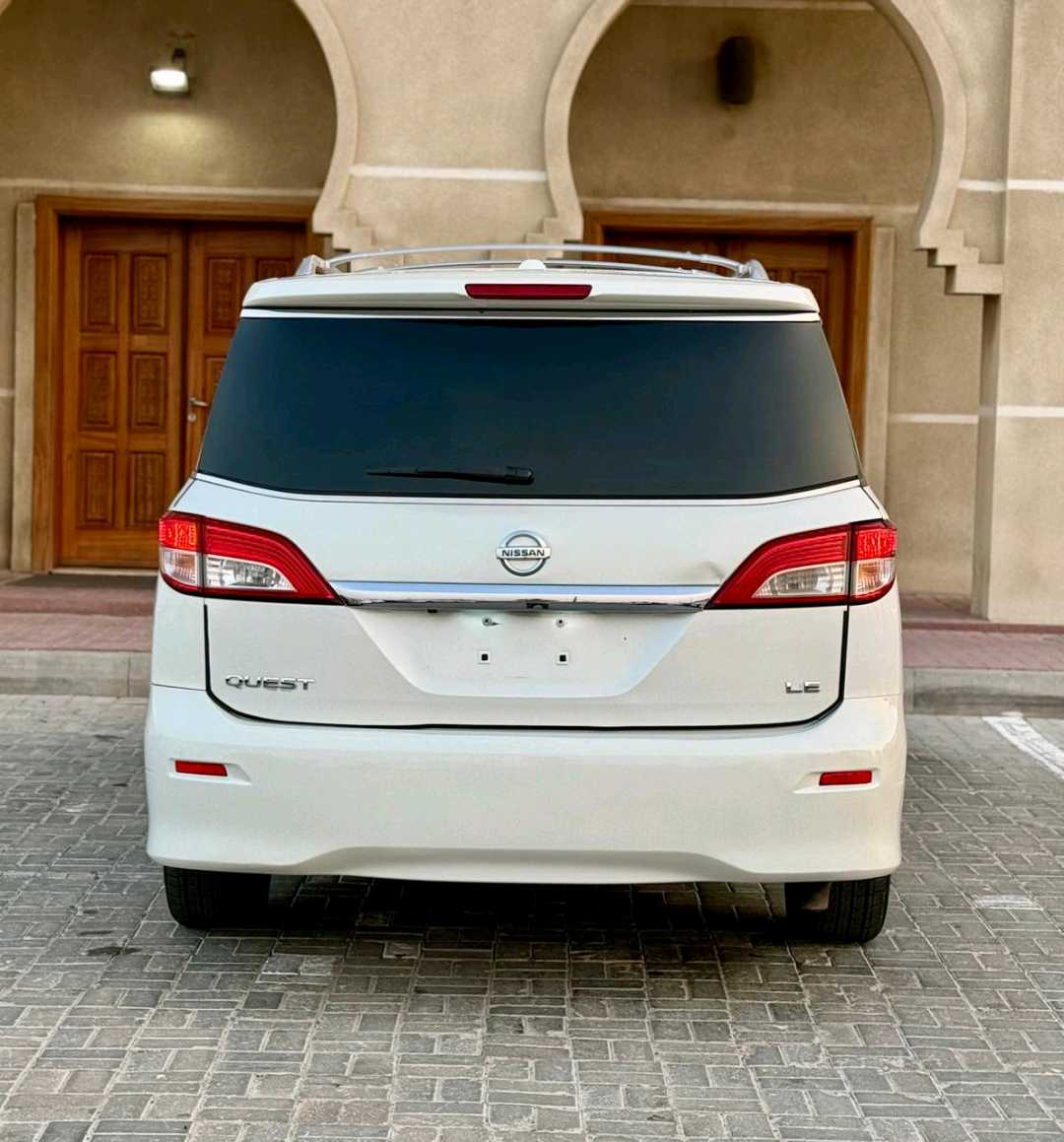Car Image 2011 NISSAN QUEST 