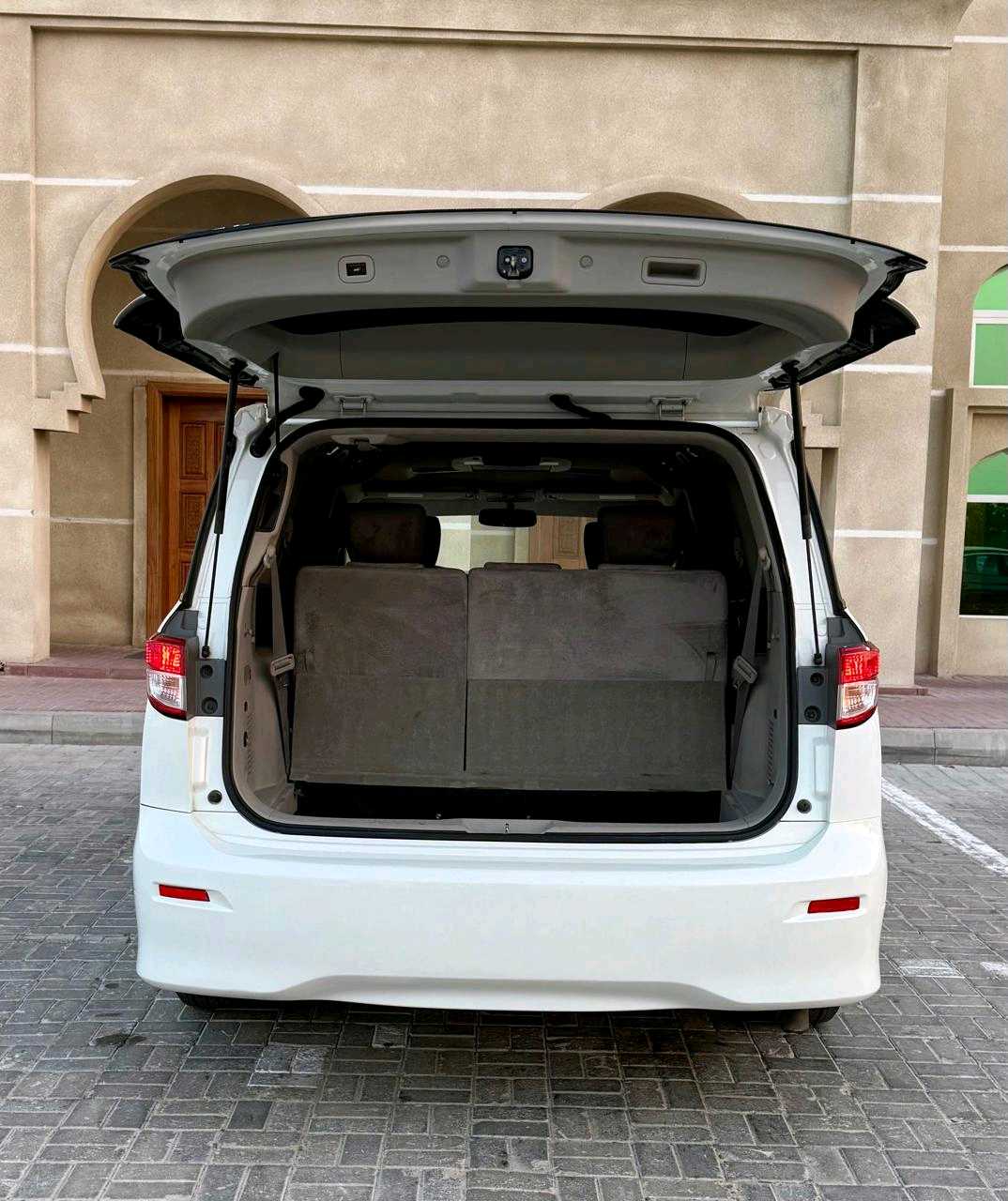 Car Image 2011 NISSAN QUEST 