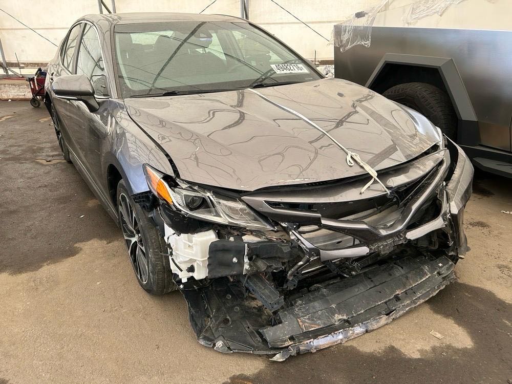 Car Image 2018 TOYOTA CAMRY