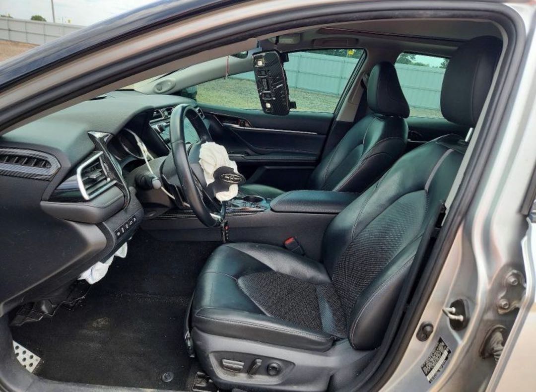 Car Image 2018 TOYOTA CAMRY