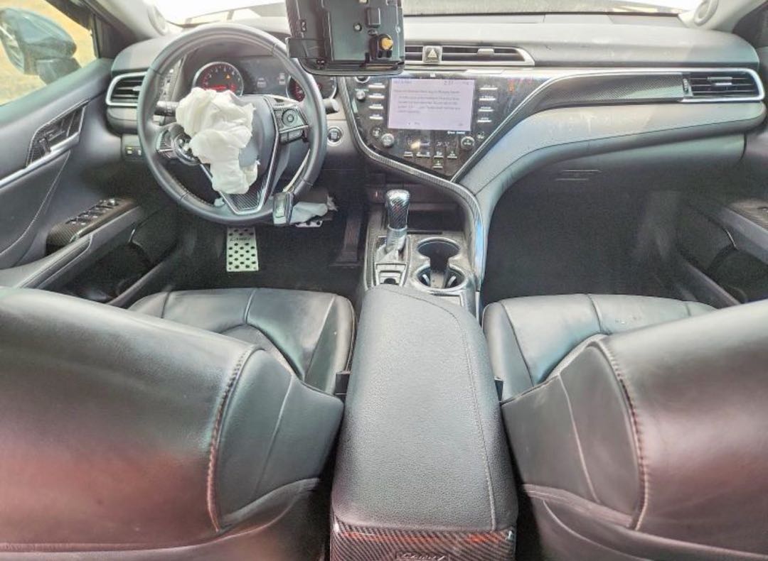 Car Image 2018 TOYOTA CAMRY