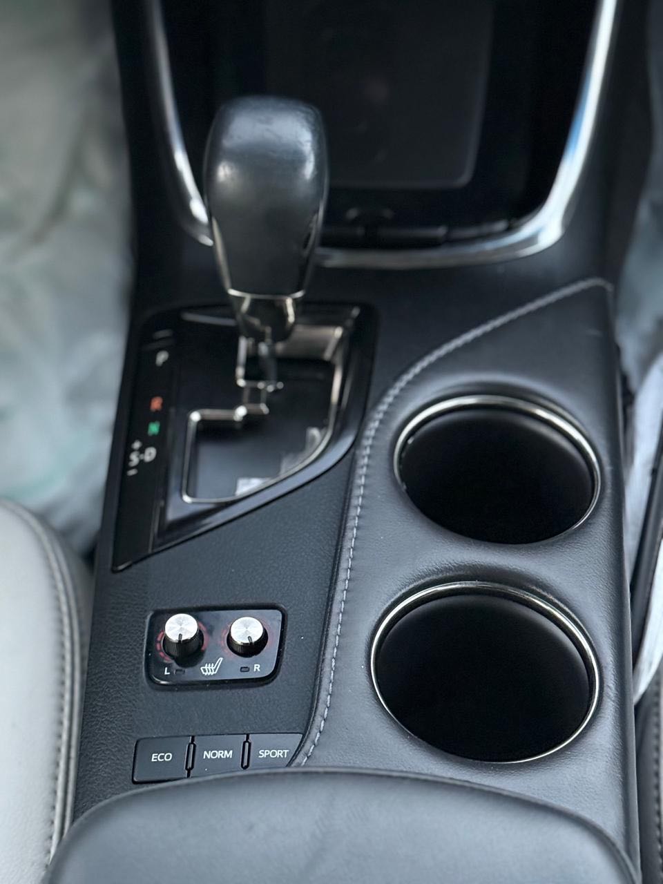 Car Image 2016 TOYOTA AVALON TOURING