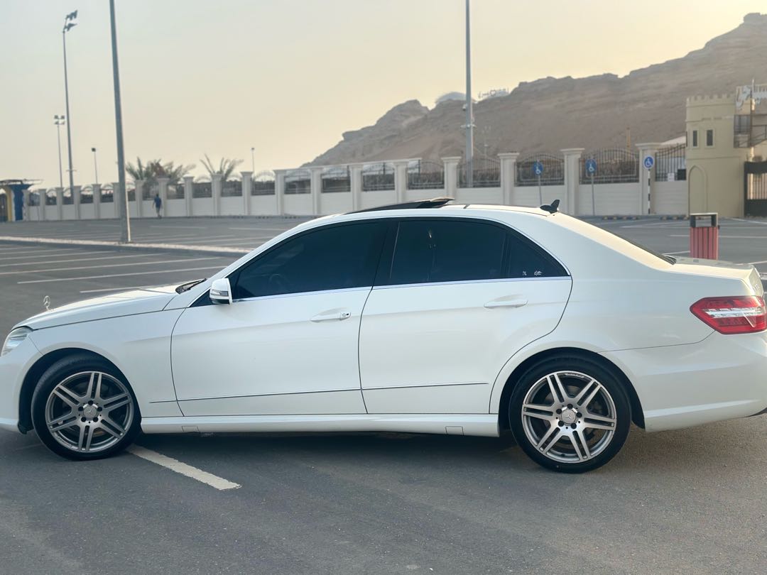 Car Image 2012 MERCEDES E Class 300
