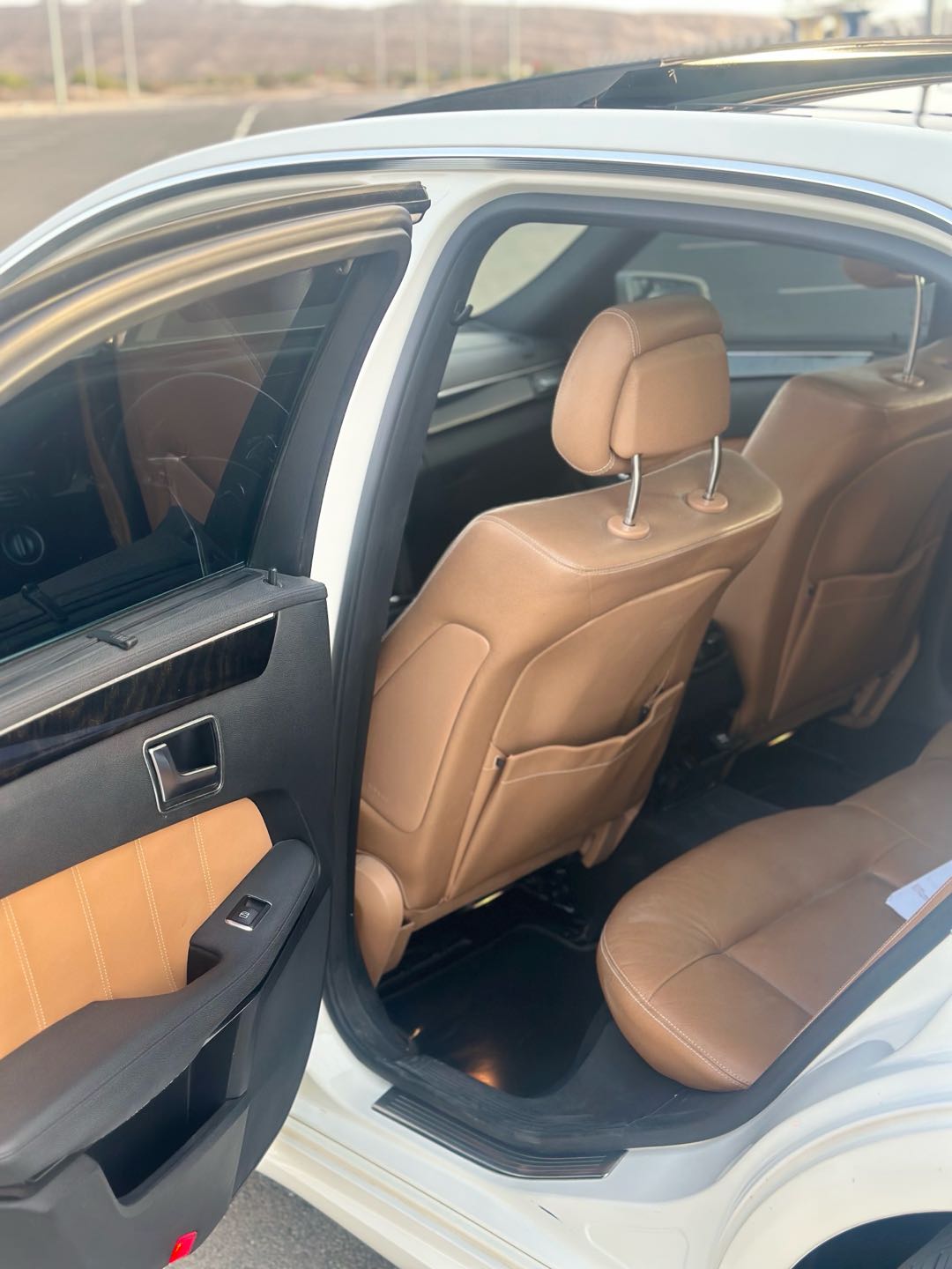 Car Image 2012 MERCEDES E Class 300
