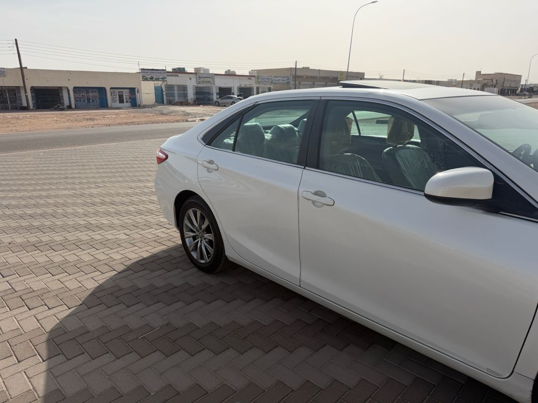 Car Image 2017 TOYOTA CAMRY XLE
