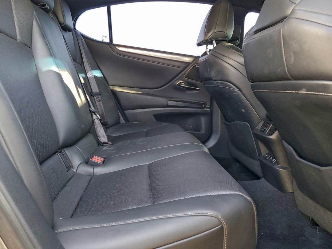 Car Image 2019 LEXUS ES