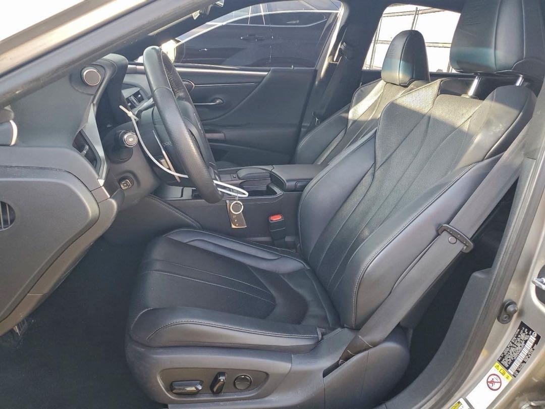 Car Image 2019 LEXUS ES