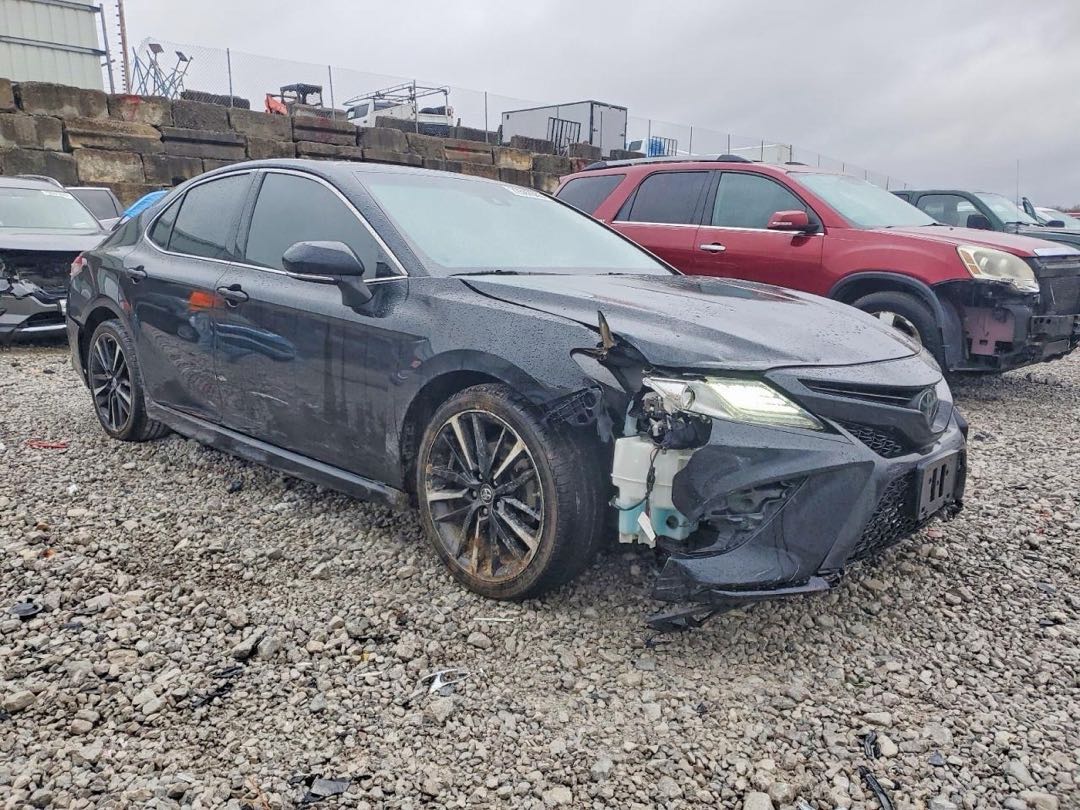 Car Image 2019 TOYOTA CAMRY