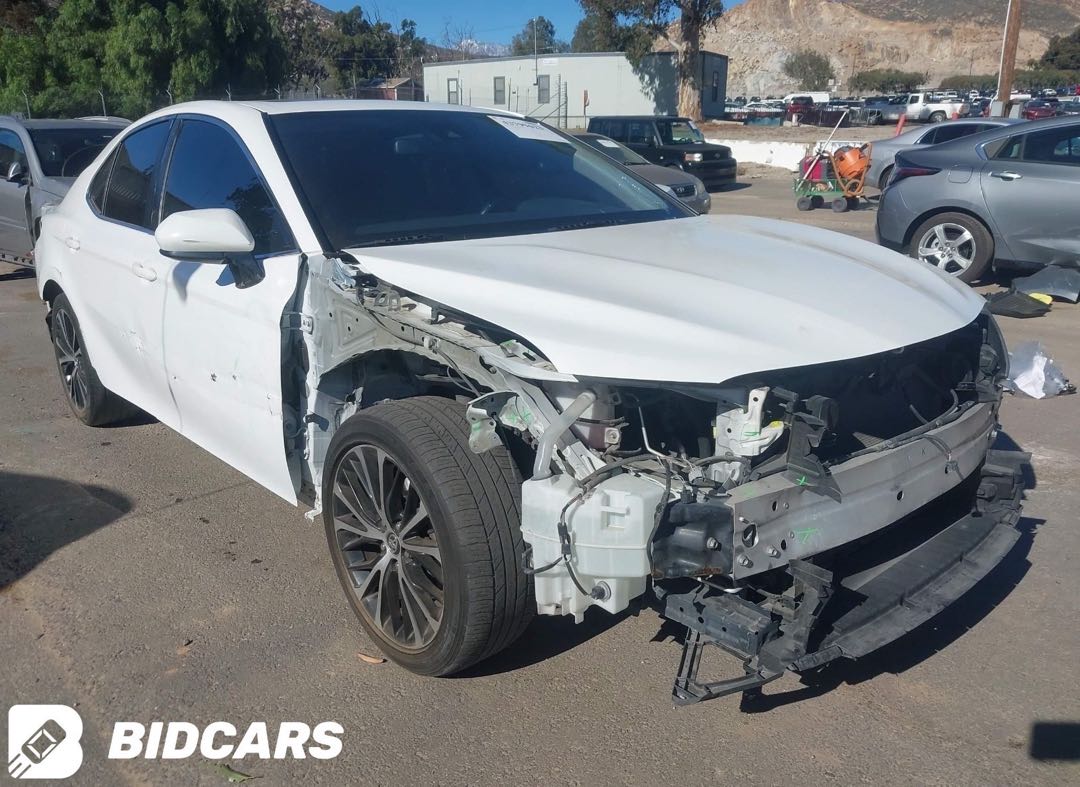 Car Image 2018 TOYOTA CAMRY