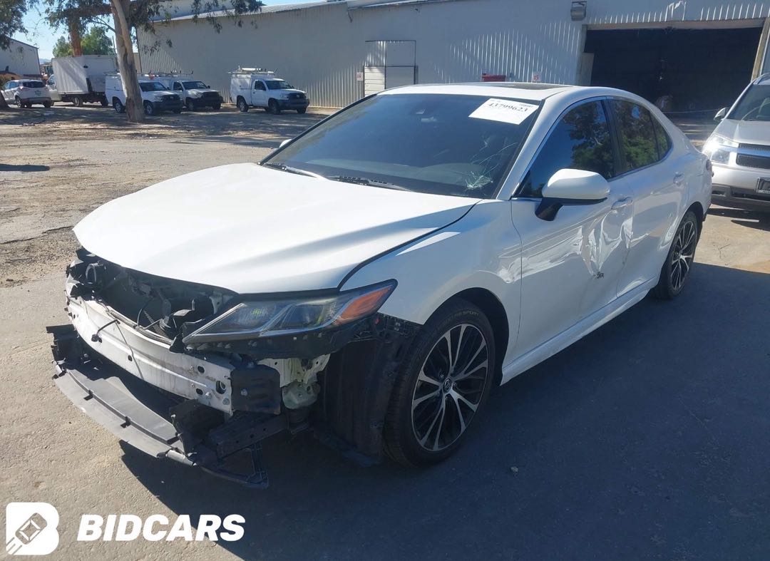 Car Image 2018 TOYOTA CAMRY