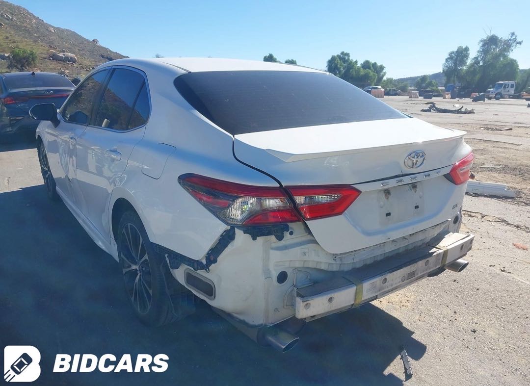 Car Image 2018 TOYOTA CAMRY