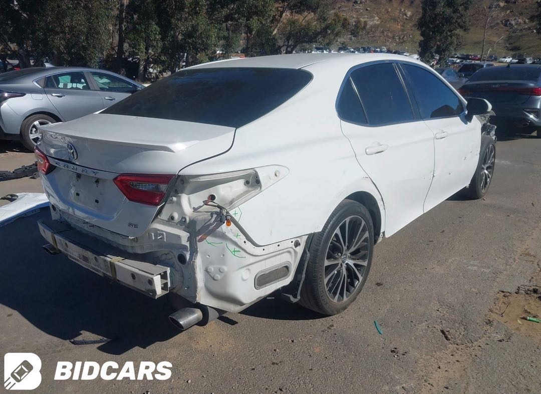 Car Image 2018 TOYOTA CAMRY
