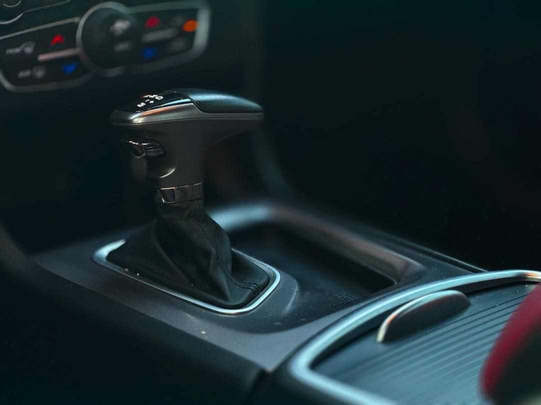 Car Image 2019 DODGE CHARGER SXT