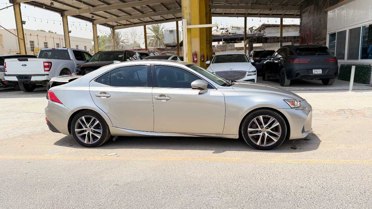 Car Image 2019 LEXUS IS