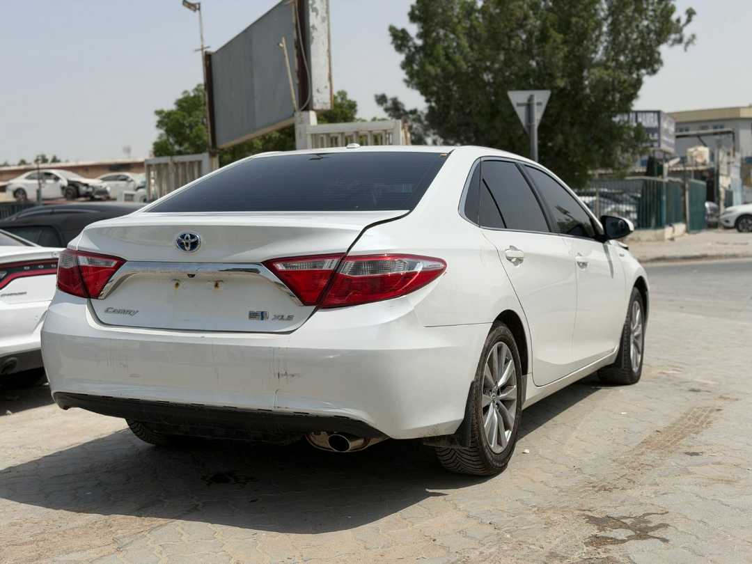 Car Image 2015 TOYOTA CAMRY