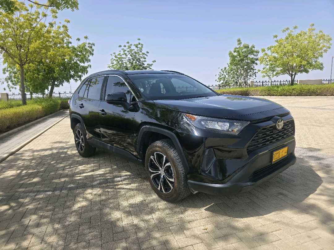 Car Image 2021 TOYOTA RAV4 LE