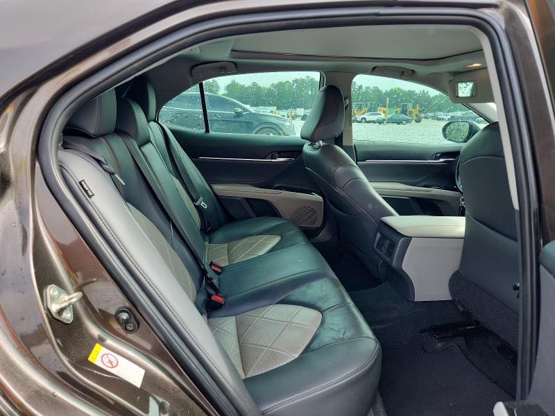 Car Image 2018 TOYOTA CAMRY