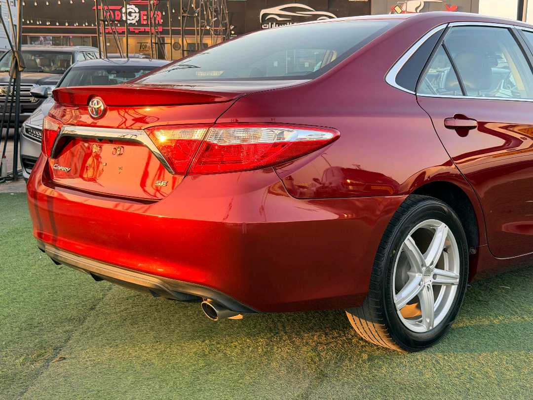 Car Image 2017 TOYOTA CAMRY SE
