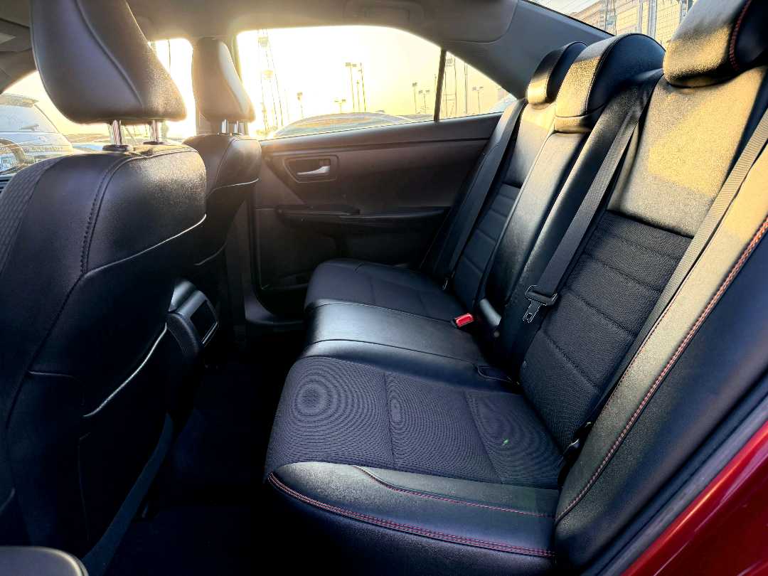 Car Image 2017 TOYOTA CAMRY SE