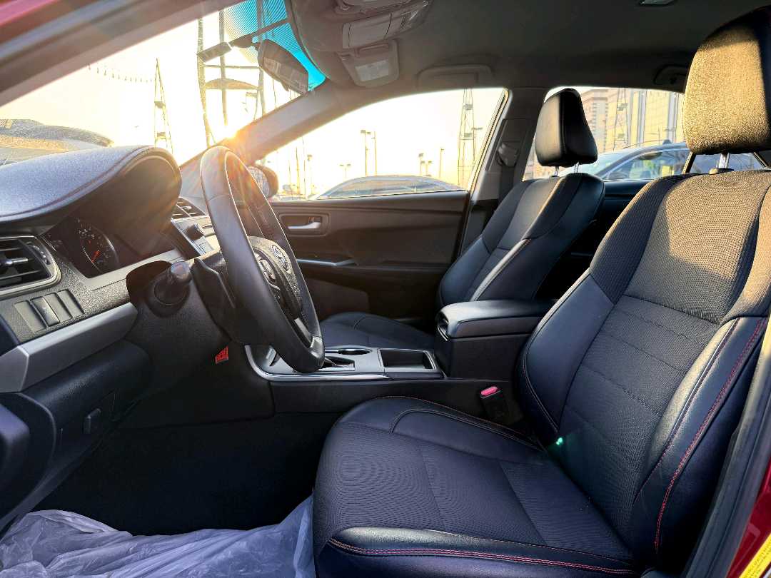 Car Image 2017 TOYOTA CAMRY SE